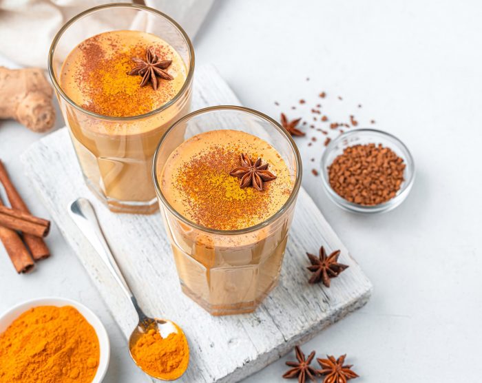 golden-milk-latte-with-turmeric-powder
