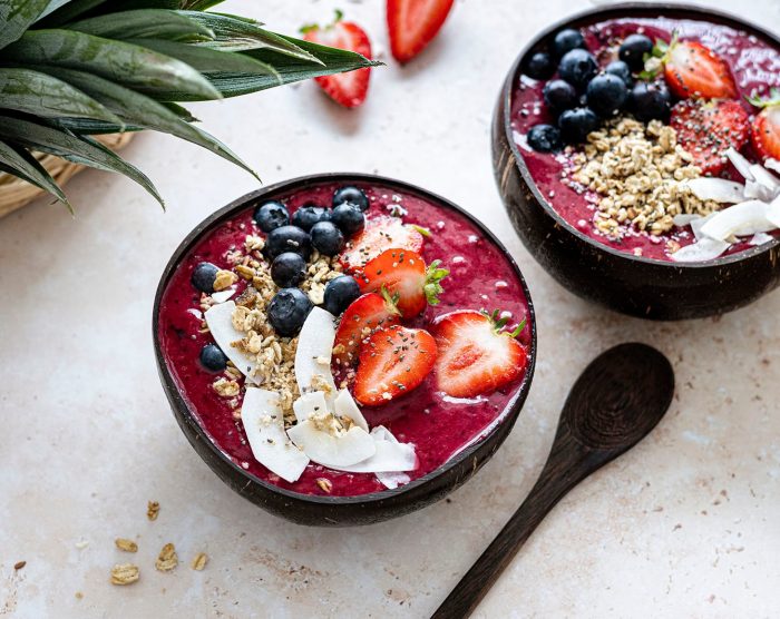 maqui-smoothie-bowl-with-organic-maqui-powder