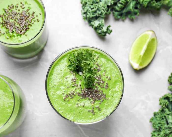 superfood-smoothie-with-organic-kale-powder-min